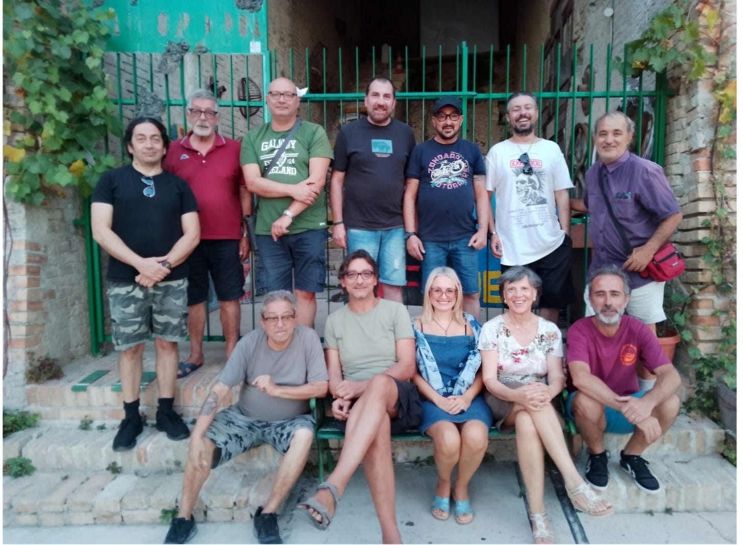 Potrebbe essere un'immagine raffigurante 12 persone