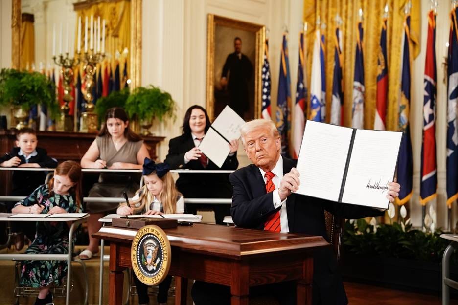 Trump Signs Executive Order to Dismantle Education Department