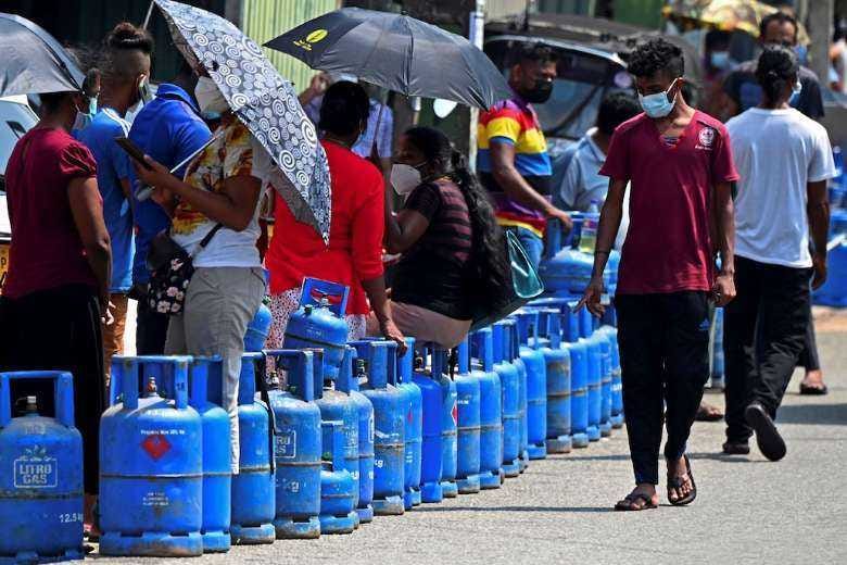 Long queues for gas and filling stations in Sri Lanka