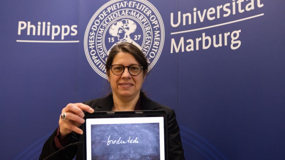 Die Sprecherin der Unwort-Jury, Constanze Spieß, auf der Pressekonferenz: Diskriminierende Wortgebrauch kritisiert Die Sprecherin der Unwort-Jury, Constanze Spieß, auf der Pressekonferenz: Diskriminierende Wortgebrauch kritisiert