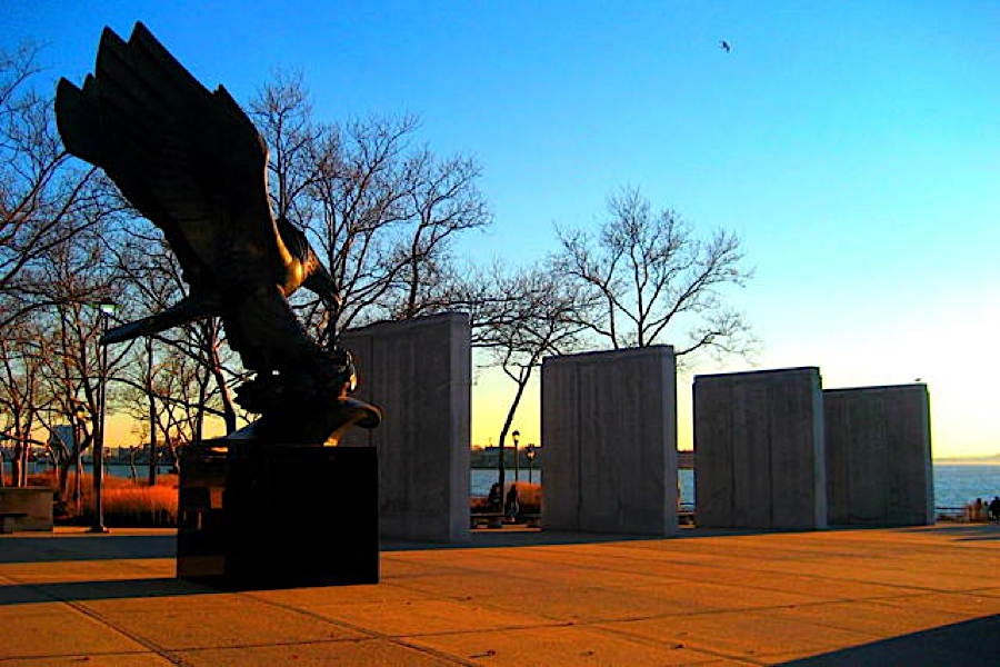 Honoring the 4,601 missing American servicemen who lost their lives in the Atlantic Ocean while engaged in combat during World War II, this memorial consists of eight massive 19-foot tall granite pylons onto which are inscribed the names, rank, service, and state of each of the deceased. On the eastern side of the plaza, a large bronze eagle grips a laurel wreath over a wave, symbolising mourning over the watery grave.