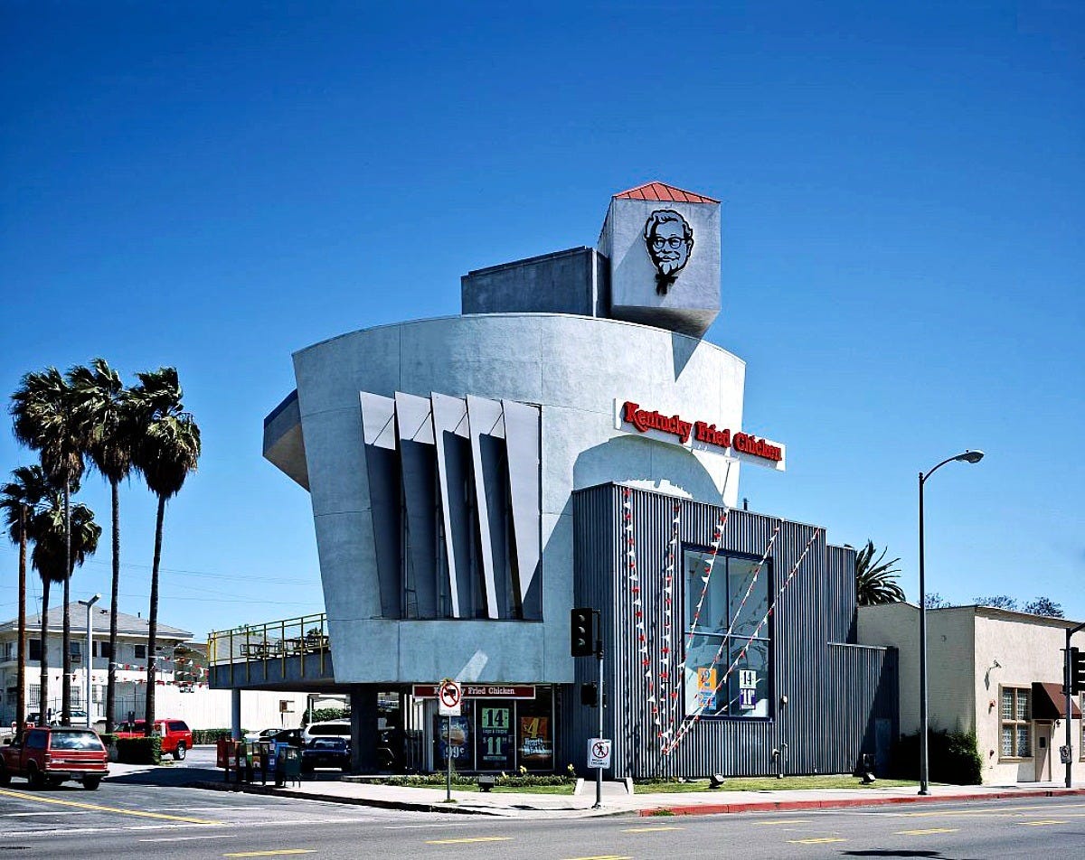 A KFC restaurant with a bucket on its roof. Image: Carol M. Highsmith via Wikimedia Commons