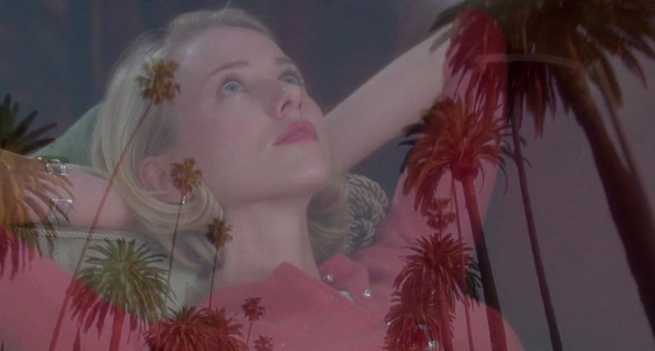 12 Best Stills from David Lynch's Mulholland Drive (2001) - Our Culture
