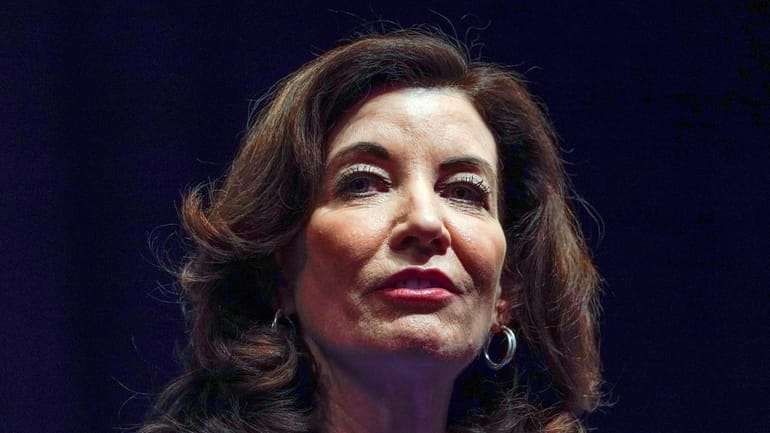 La gouverneure de New York, Kathy Hochul, prend la parole lors de l'événement... La gouverneure de New York, Kathy Hochul, prend la parole lors de l'événement...