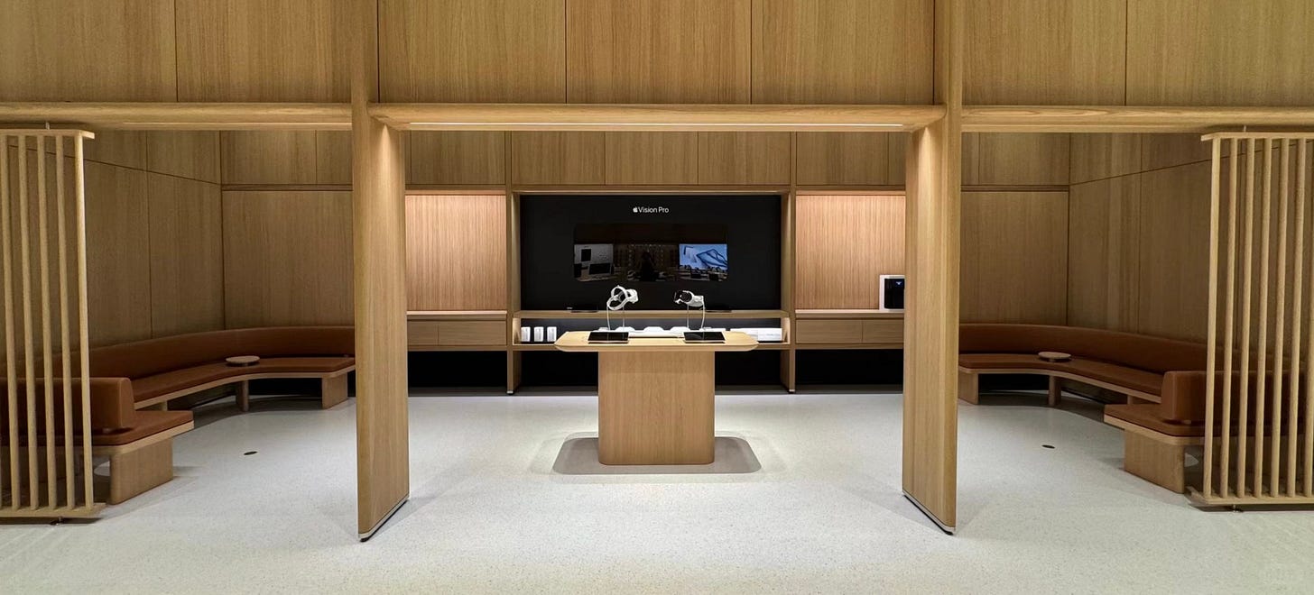 The Demo Zone at Apple MixC Wenzhou. Sofas fill both corners of the Experience Room. The Demo Zone at Apple MixC Wenzhou. Sofas fill both corners of the Experience Room.