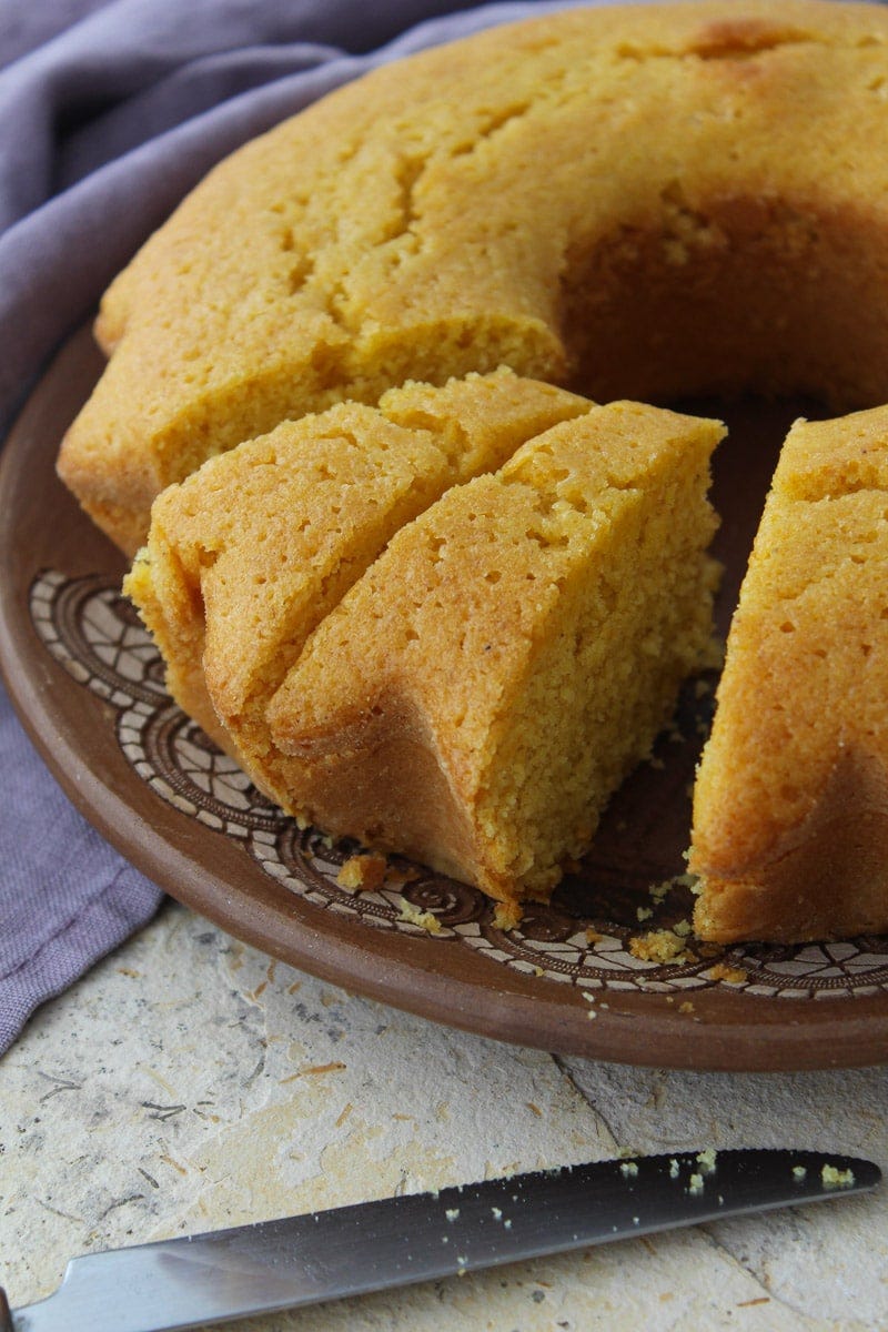 Bolo de fubá e limão