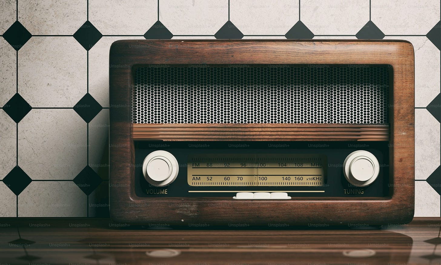 Vintage, retro radio. Radio old fashioned on wooden desk, old fashioned wall background, 3d illustration