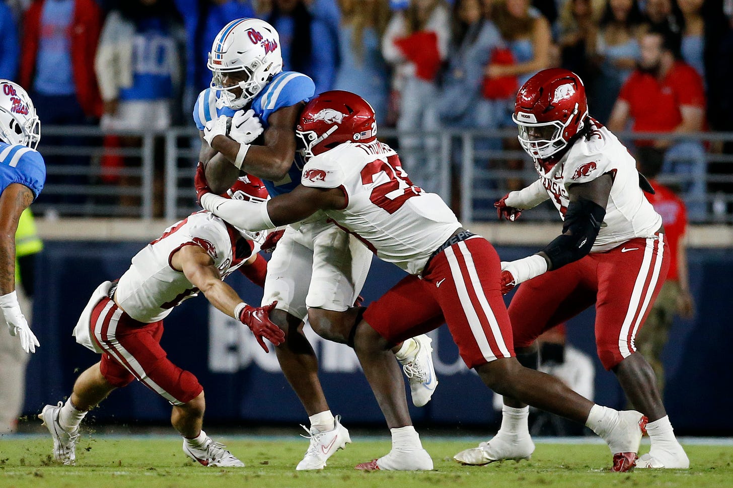 Wisconsin football; Badgers land Arkansas linebacker Jaheim Thomas in the transfer portal