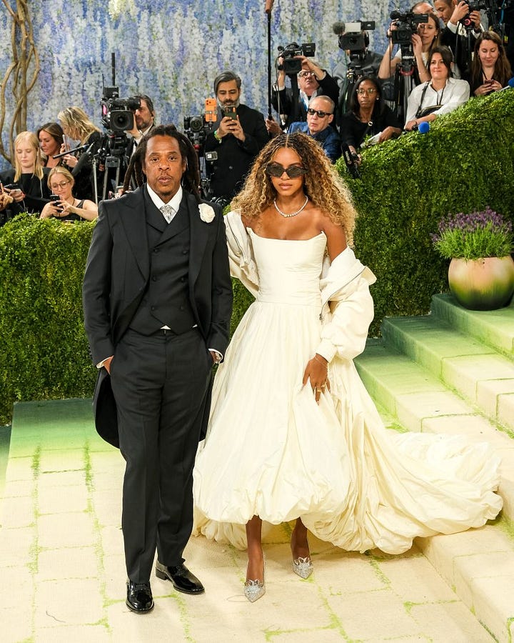 blue ivy wedding dress Was the Met Gala Ivy's Cotillion? Long dresses sleeveless Vintage 90s black long Color:SOFT WHITE PINK it provides a confident