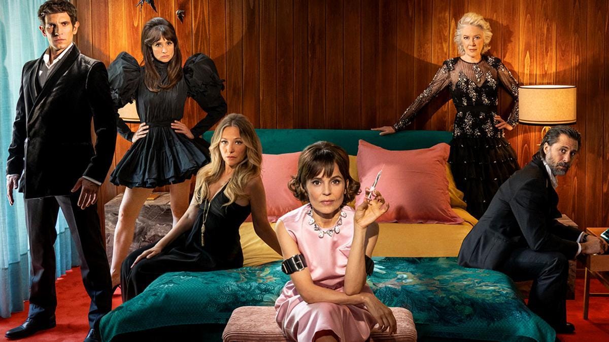 Mentiras pasajeras' no es la serie de Almodóvar, pero cumple lo que se  espera de ella
