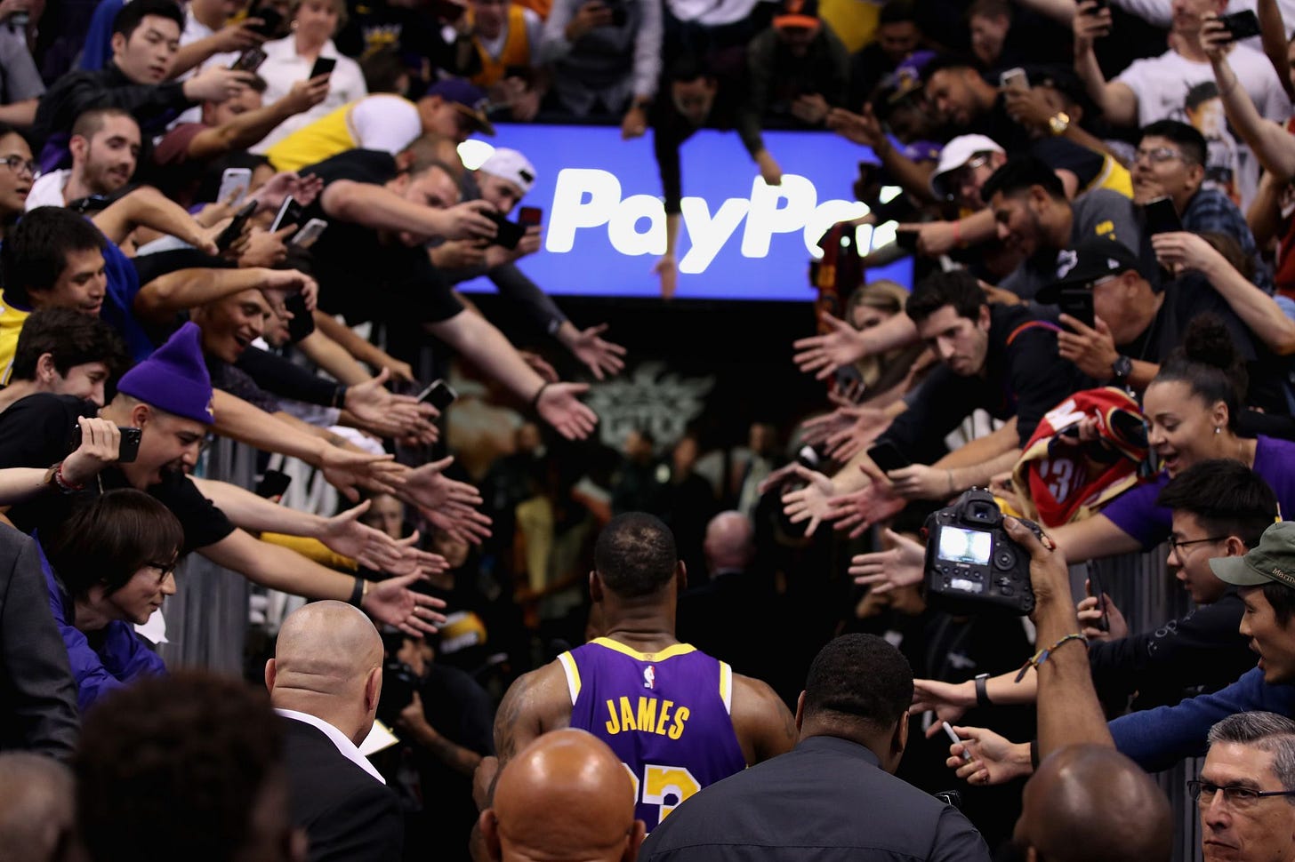 Picture of lebron in tunnel with an insane number of fans : r/nba
