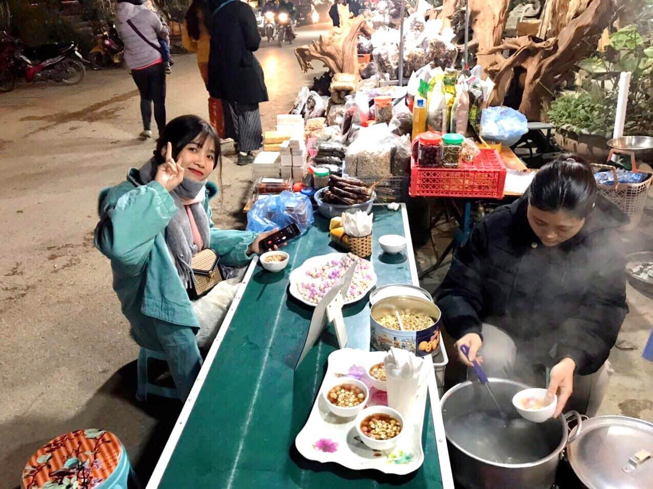 Có thể là hình ảnh về 5 người