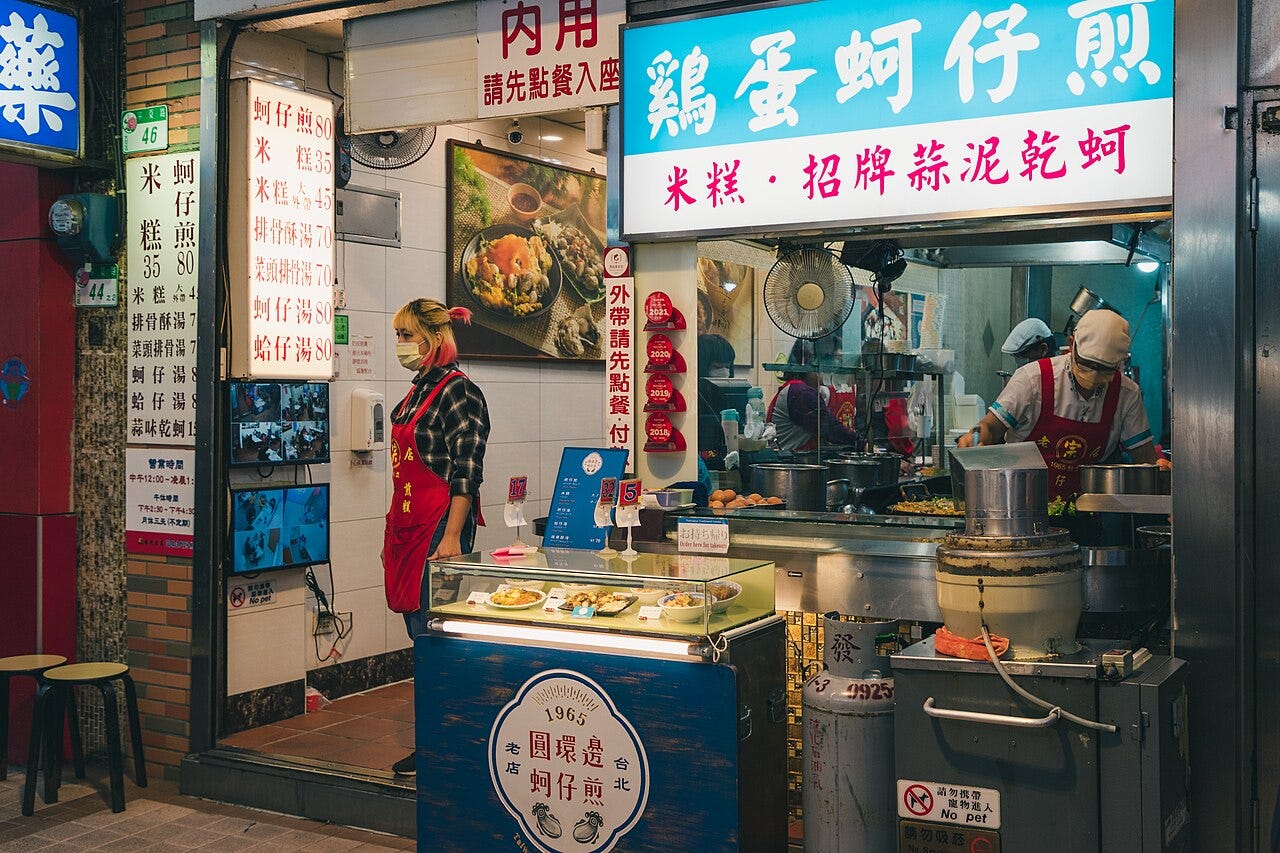 寧夏夜市夜間人潮與攤位|來源:Ji Soo Song / Wikimedia Commons(CC BY 2.0) 寧夏夜市夜間人潮與攤位|來源:Ji Soo Song / Wikimedia Commons(CC BY 2.0)