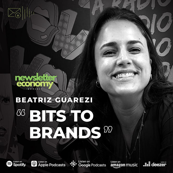 dois cartazes de divulgação do podcast Newsletter Economy, o primeiro com a lista dos dez nomes dos creators convidados, e o segundo com destaque para Beatriz da Bits to Brands, com seu nome e o da newsletter e uma foto sua sorrindo, em preto e branco.