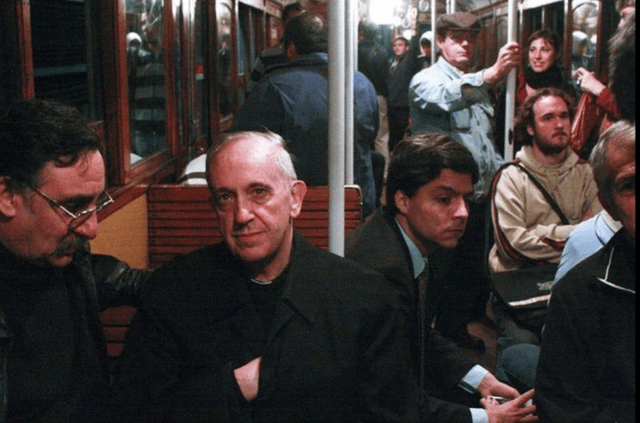 Pope Francis Buenos Aires subway 2008 : r/AccidentalRenaissance