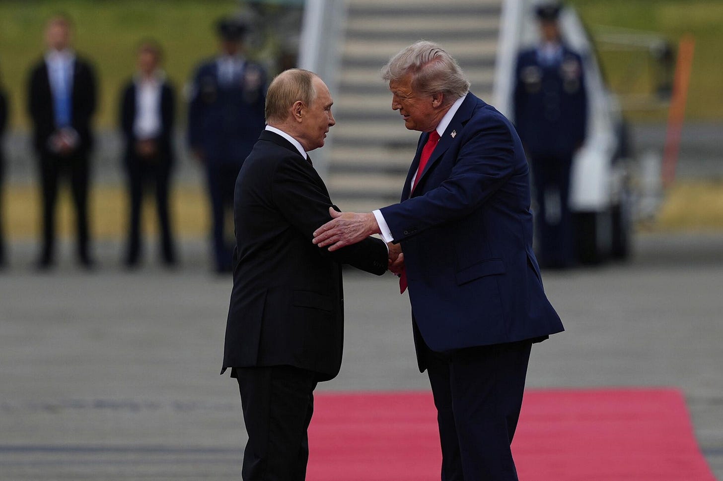 Constructive'? Look again at the smoke and mirrors of the Trump-Putin  summit - Los Angeles Times