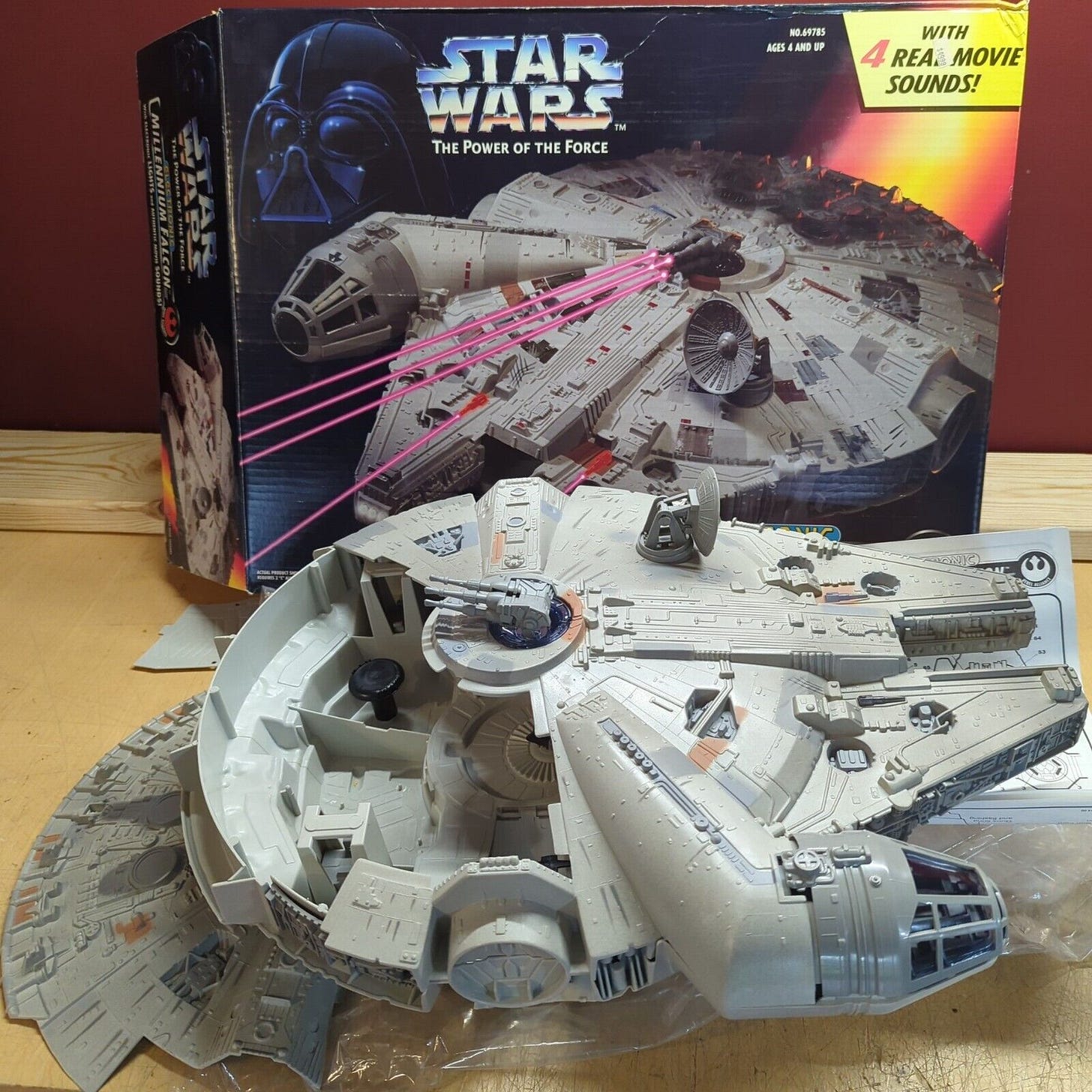 Kenner 1995 Star Wars POTF Electronic MILLENIUM FALCON ...