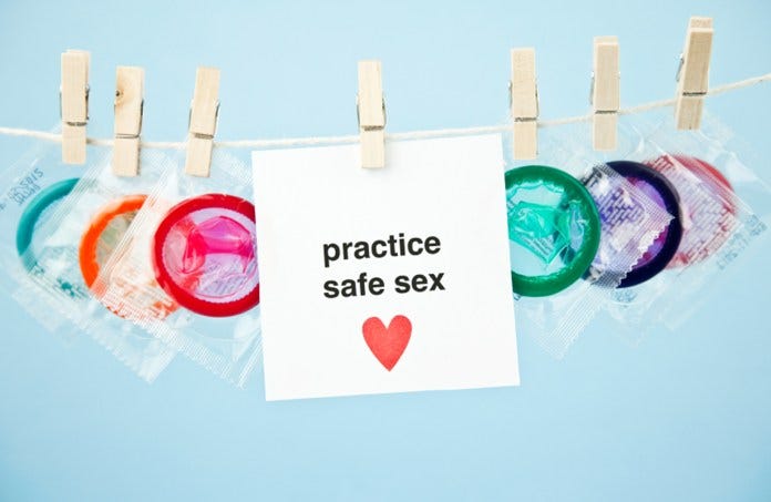 Praticare sesso sicuro l'uso del preservativo per essere felici e anche sani