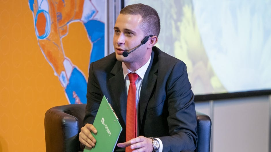 Спортният журналист Иван Боянов: Тъжно ми е, че няма футбол, но се утешавам  с позитивни мисли и Лед Цепелин - bTV