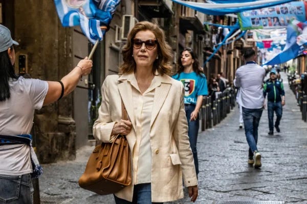 Esce al cinema Parthenope di Paolo Sorrentino: Stefania Sandrelli tra le  protagoniste - intoscana