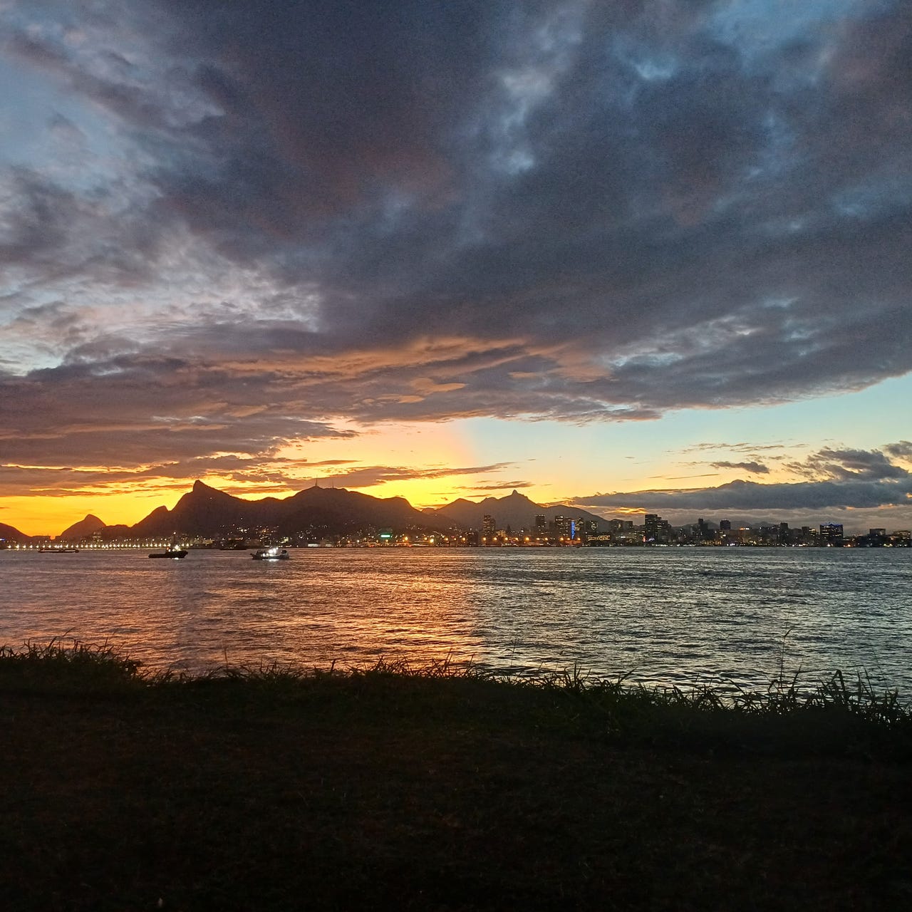 Mundo Pequeno, Coisas e Causos