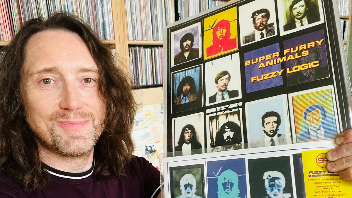 REVIEW: Super Furry Animals—Fuzzy Logic (1996)