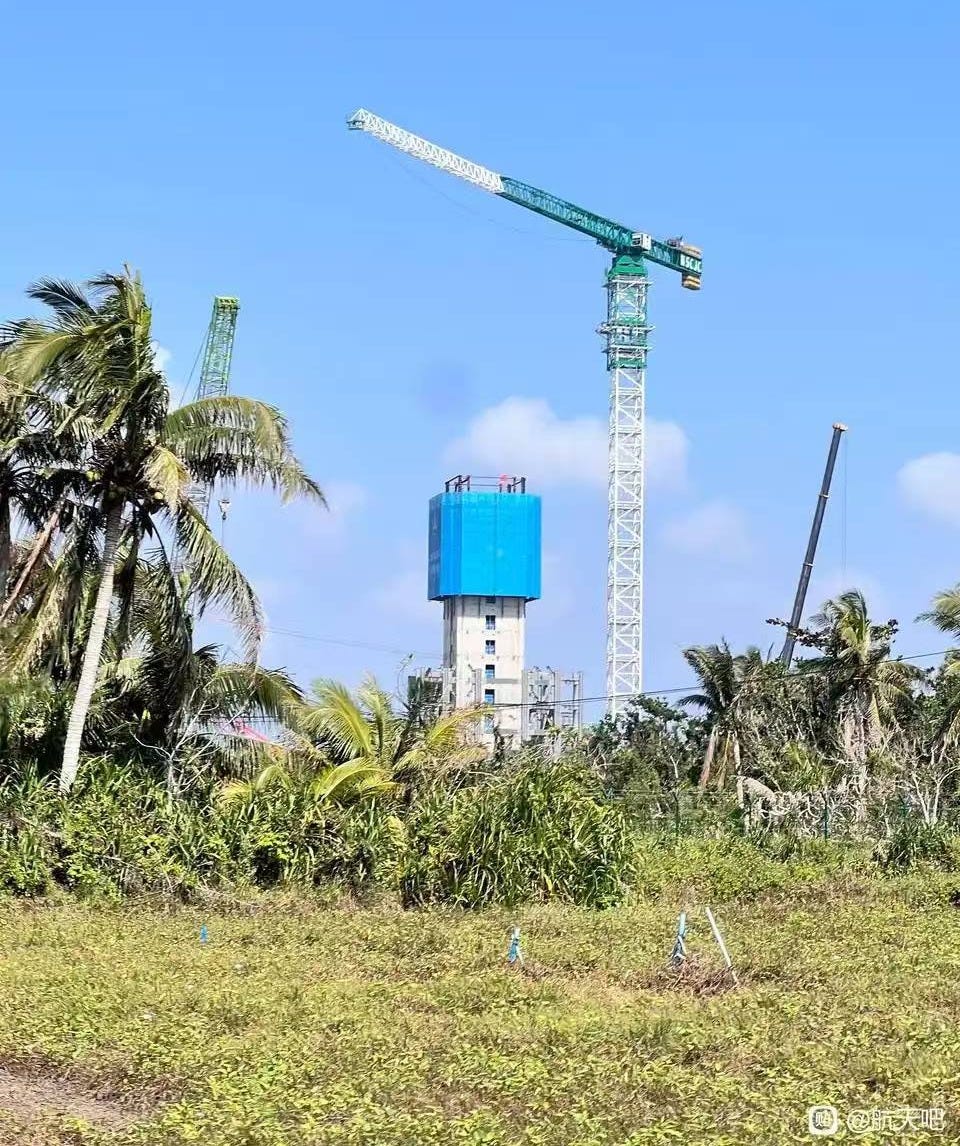 The central core of the Long March 10/10A’s launch support tower undergoing construction in Hainan.