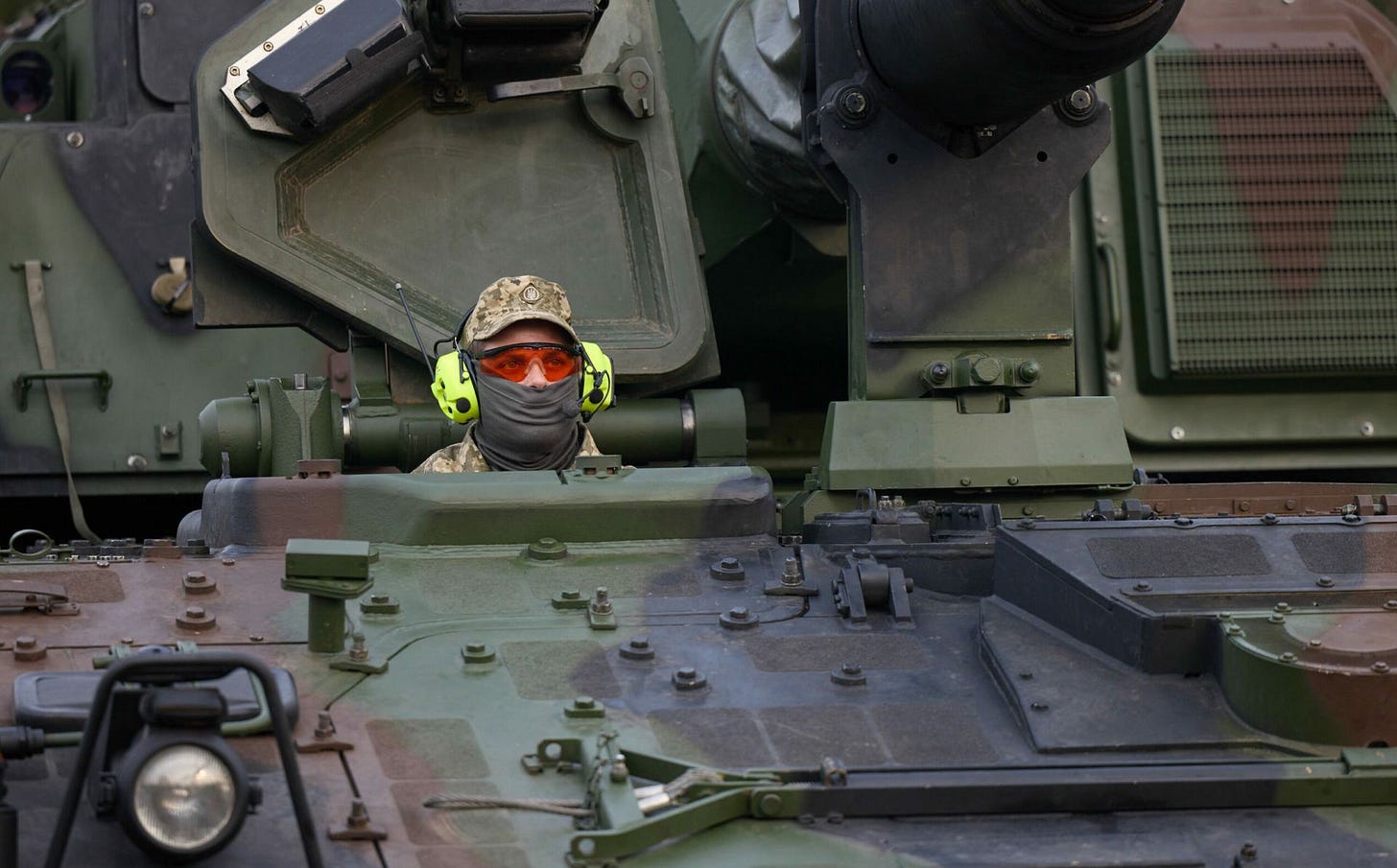 EU presents its first ever defence industrial strategy and new defence  industry programme - EU NEIGHBOURS east