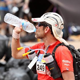 Hydratation en ultra, boire à sa soif ne suffit pas !