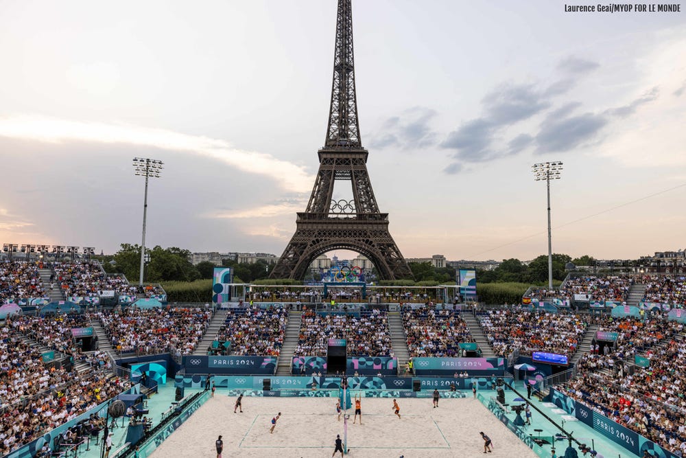 Paris' Eiffel Tower serves as beatiful backdrop for Olympic beach volleyball 