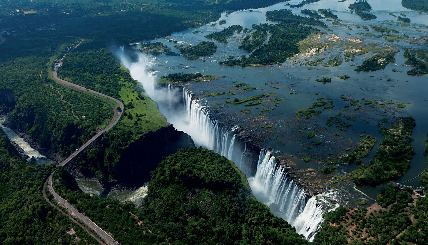 Eight reasons why the Victoria Falls should be on your bucket-list |  Discover Africa Safaris