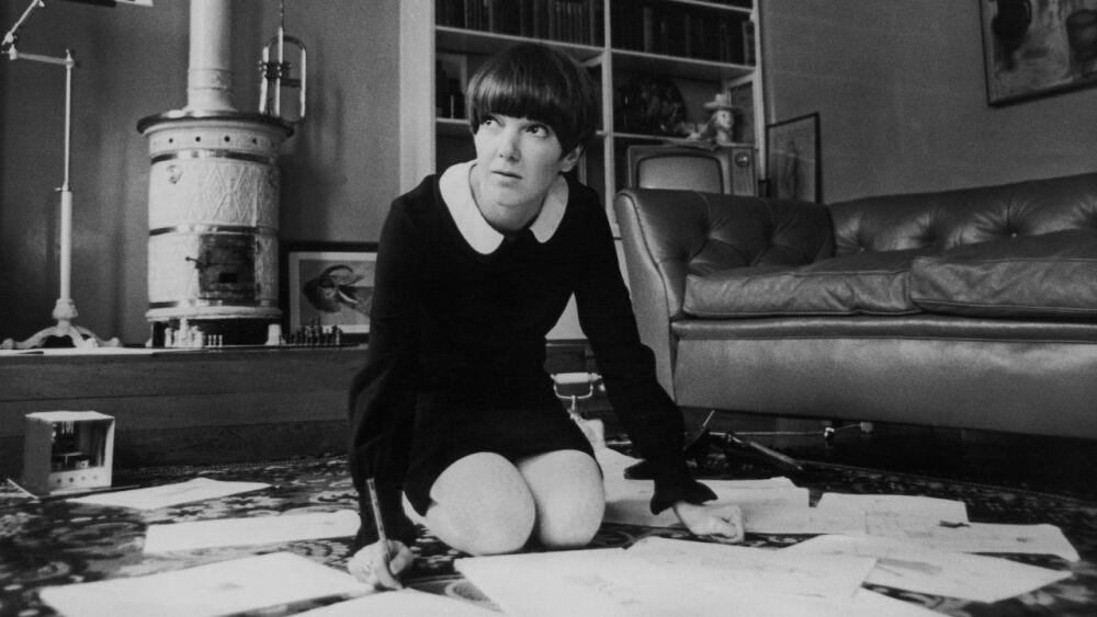 Ella fue Mary Quant, la icónica diseñadora que revolucionó la moda femenina  con la minifalda