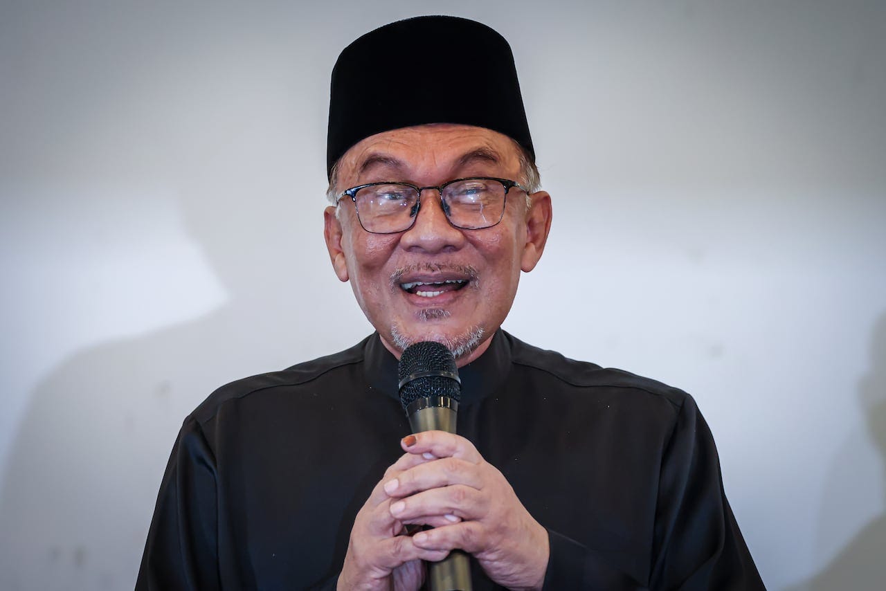 Anwar Ibrahim's hard-to-believe journey from prisoner to new Malaysian prime minister | CBC News Anwar Ibrahim's hard-to-believe journey from prisoner to new Malaysian prime minister | CBC News