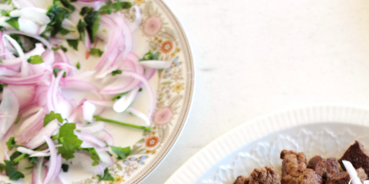 U jinsiy aloqa paytida meni ishqaladi.