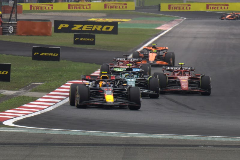 Checo Pérez tuvo un increíble rebase para terminar en el top 3 del sprint del GP de China, de la F1 2024
