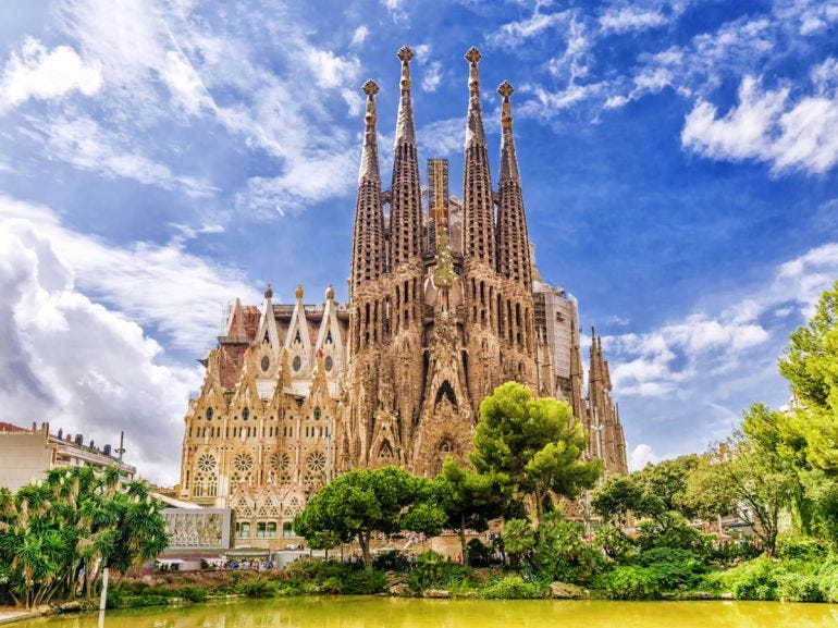 Sagrada-Familia-in-Barcelona-1200x900