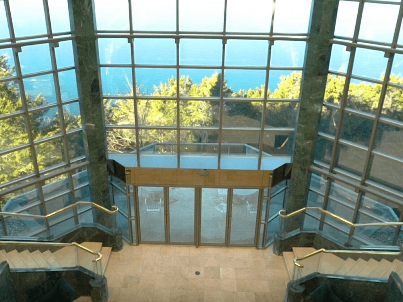 The Evergreen Crystal Palace: A Legacy of Opulence on Table Rock Lake
