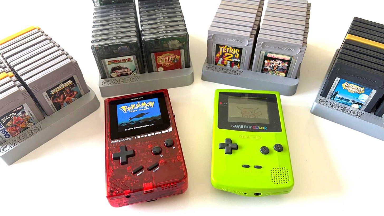 ModRetro Chromatic Transparent, original Game Boy Color and games