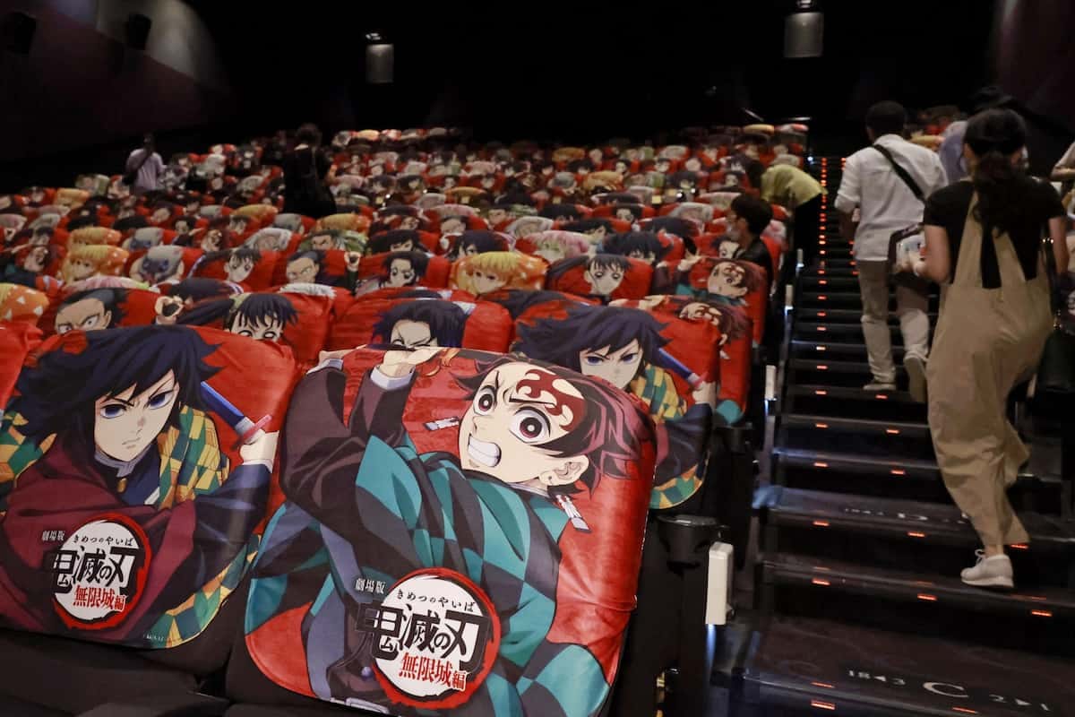 鬼滅の刃」最新映画公開、朝からファンの長い列 1日40回上映も…異例の規模 - 産経ニュース