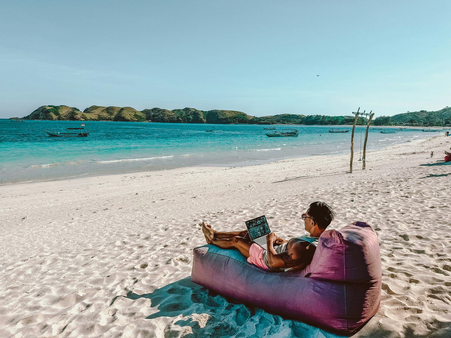 Professional working remotely while traveling, representing the freedom, flexibility, and lifestyle independence that attract many people to digital nomad life Professional working remotely while traveling, representing the freedom, flexibility, and lifestyle independence that attract many people to digital nomad life