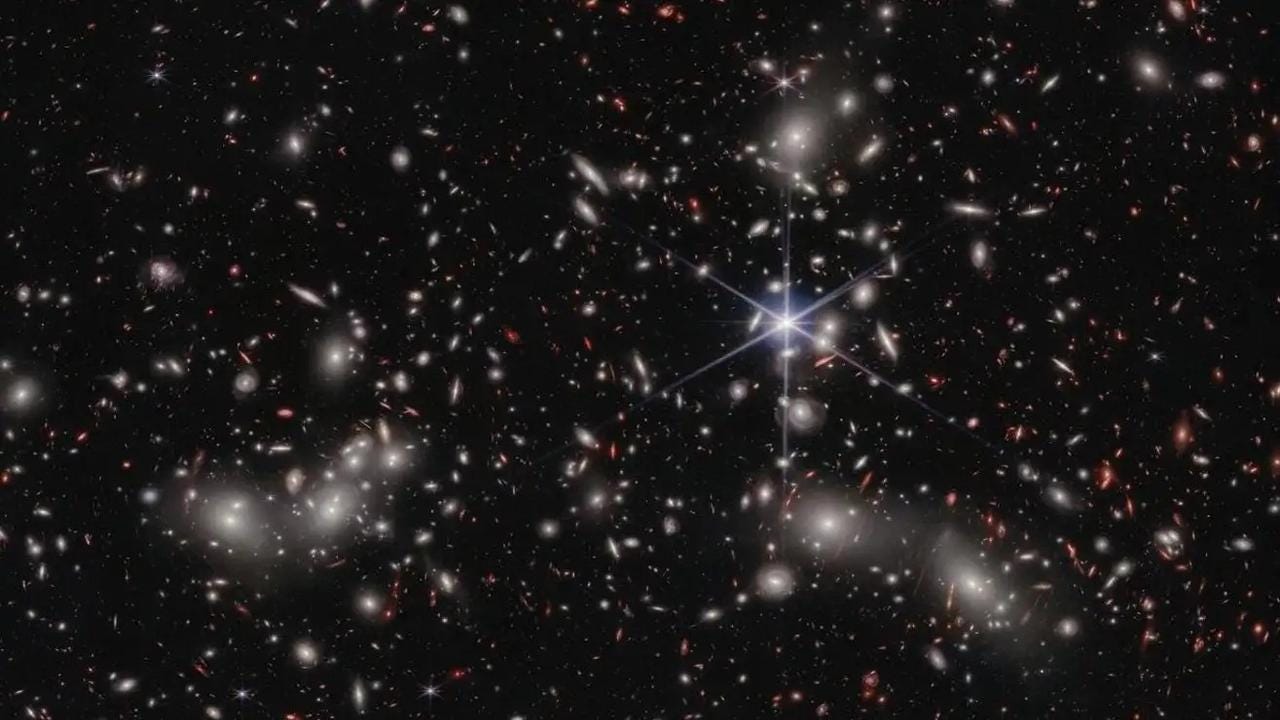 ウェッブ宇宙望遠鏡が捉えた、光り輝くパンドラ銀河団 ウェッブ宇宙望遠鏡が捉えた、光り輝くパンドラ銀河団
