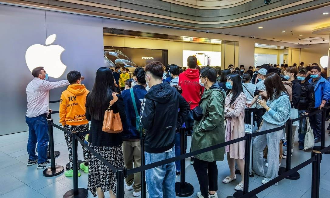 Novo iPhone 12 registra filas menores em sua chegada às lojas físicas da  China - Jornal O Globo