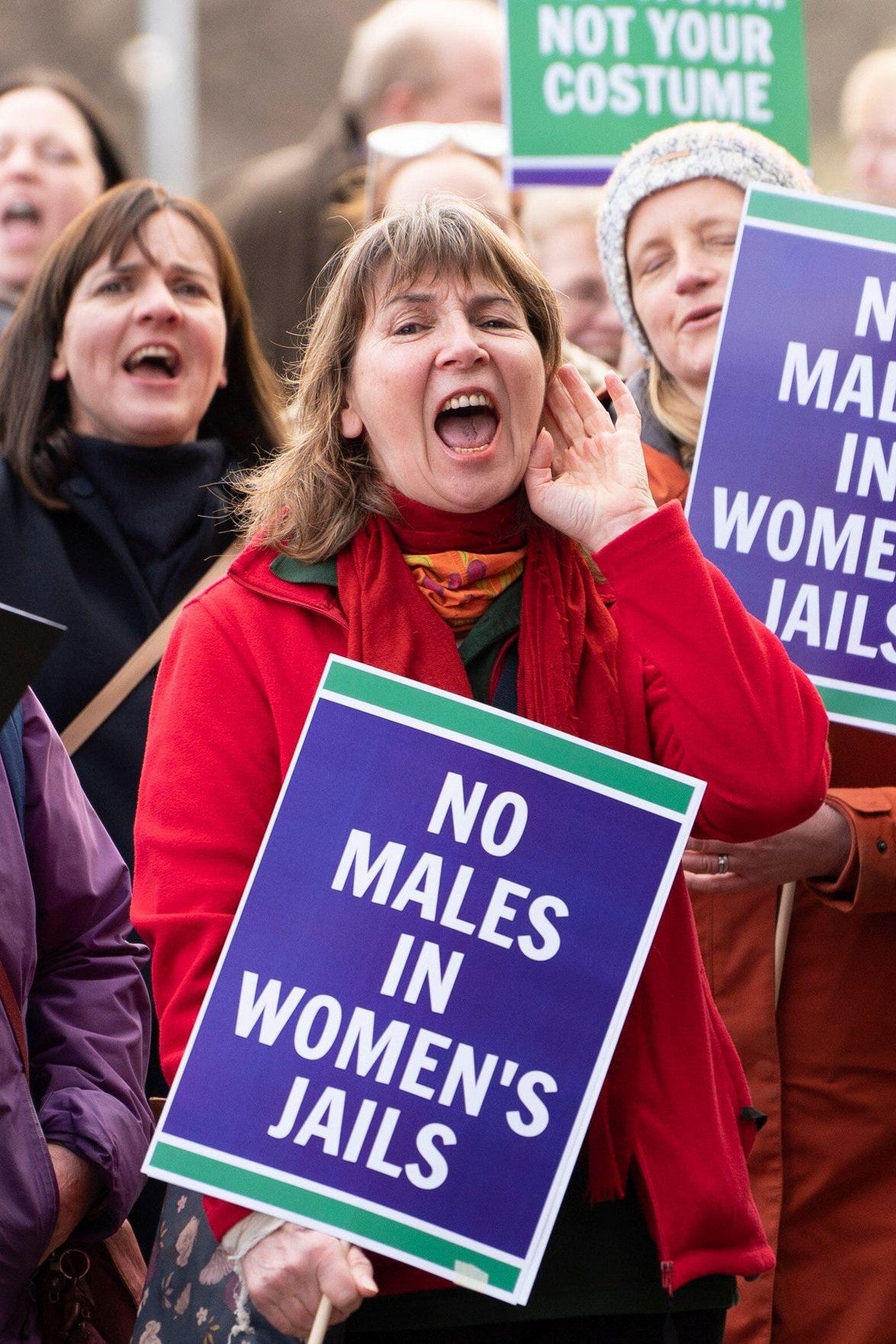 Trans inmates can visit women's prisons to prepare them for outside