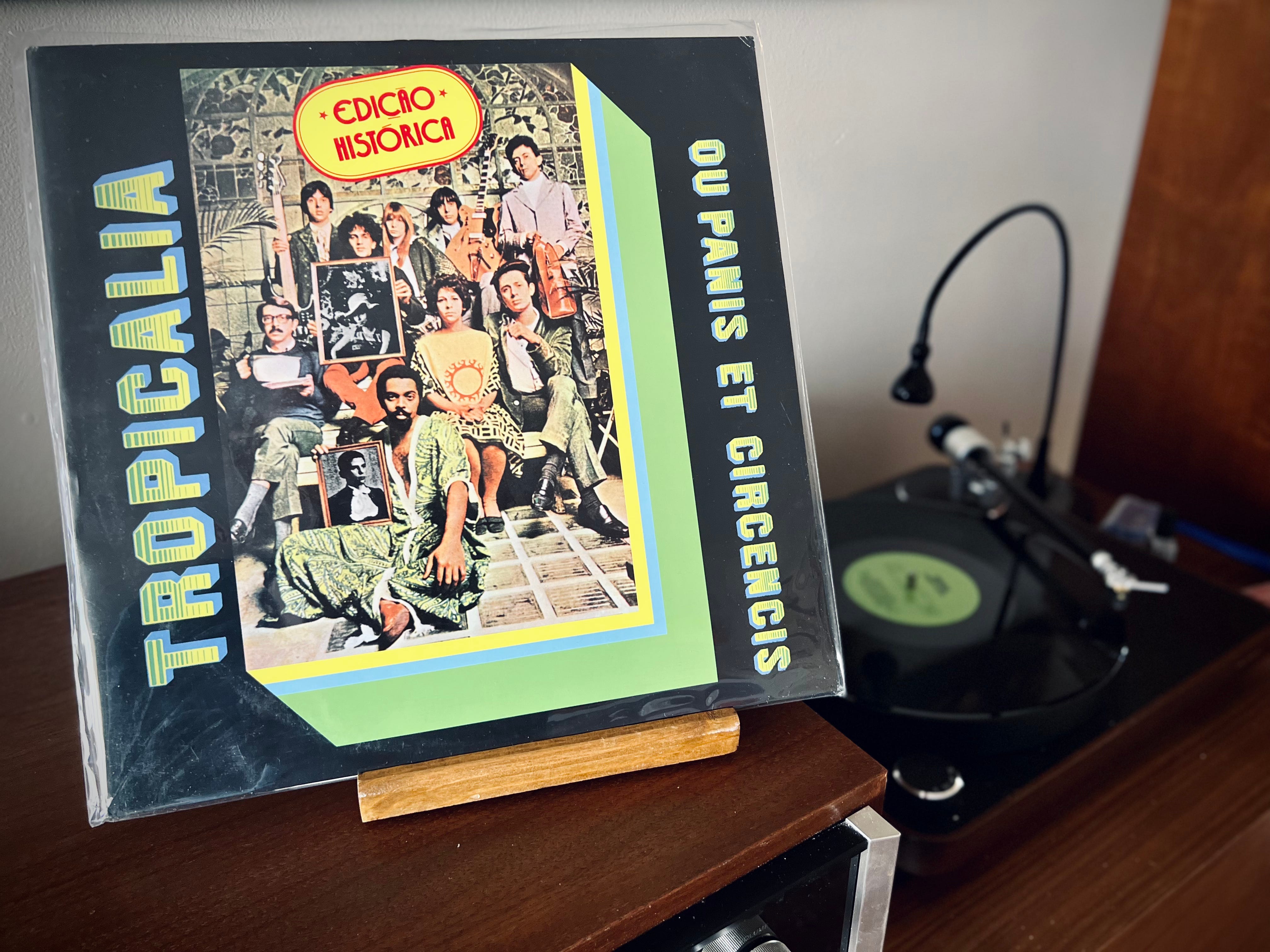 Tropicália: ou Panis et Circencis (1968) - by David Reaboi