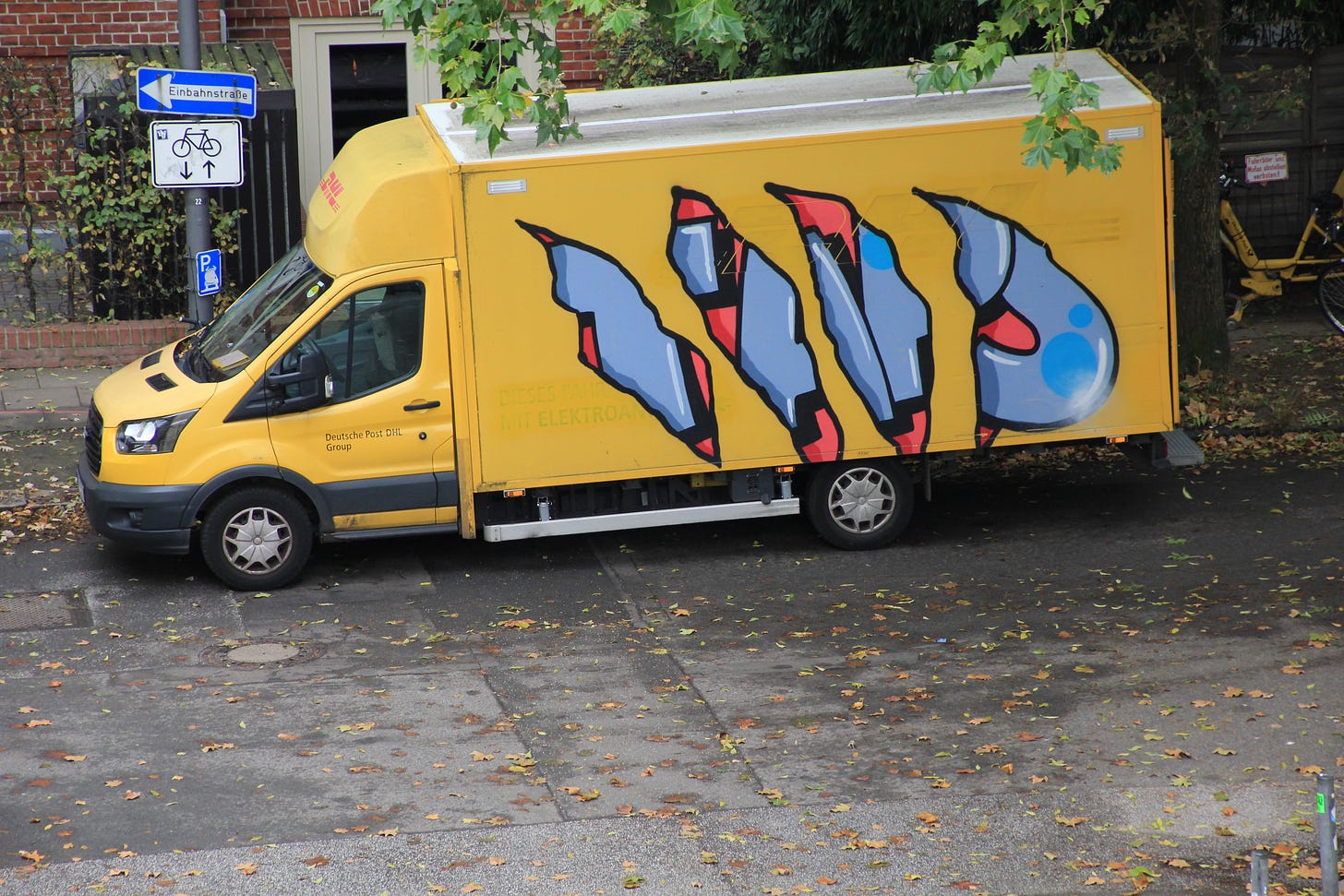 Raffiniert und stilistisch hochkarätig: TAPS auf einem DHL-Truck.