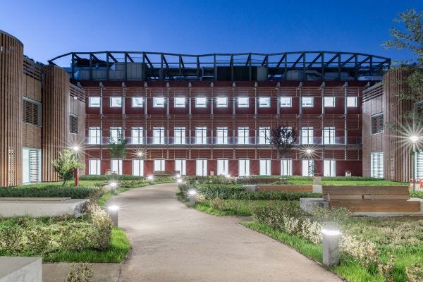 Il nuovo polo tecnologico del CNR di Napoli ad alta efficienza energetica Il nuovo polo tecnologico del CNR di Napoli ad alta efficienza energetica