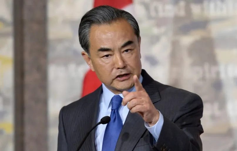 2016年6月1日星期三，中国外交部长王毅与加拿大外交部长Stephane Dion在渥太华举行的记者会上，王毅怒斥提出人权问题的加拿大iPolitics女记者阿曼达·康诺丽（Amanda Connolly）。照片来源：THE CANADIAN PRESS / Justin Tang.