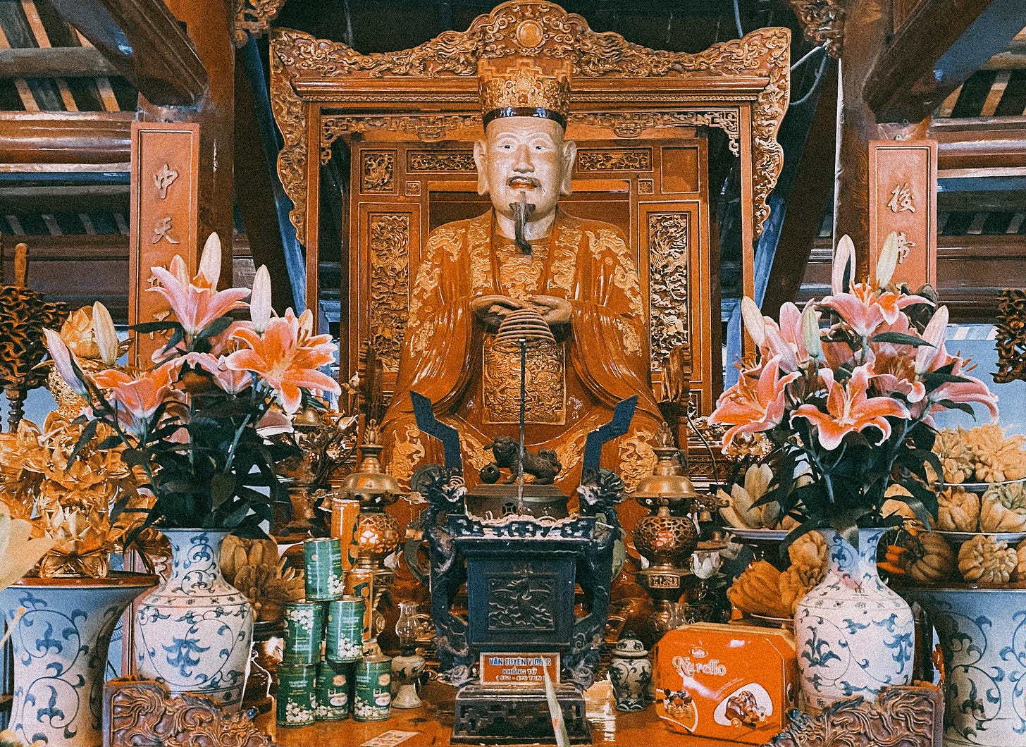 Altar de Confúcio no Templo da Literatura em Hanói, Vietnã. Abril de 2022.