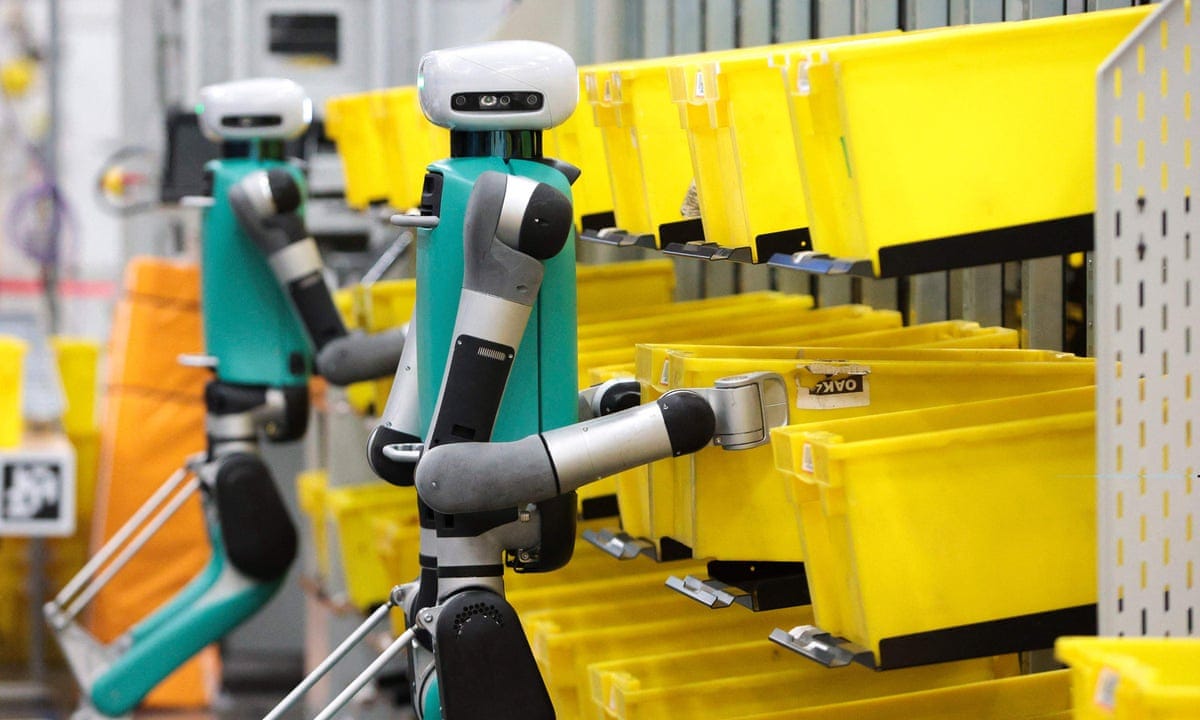 Fears of employee displacement as Amazon brings robots into warehouses |  Amazon | The Guardian