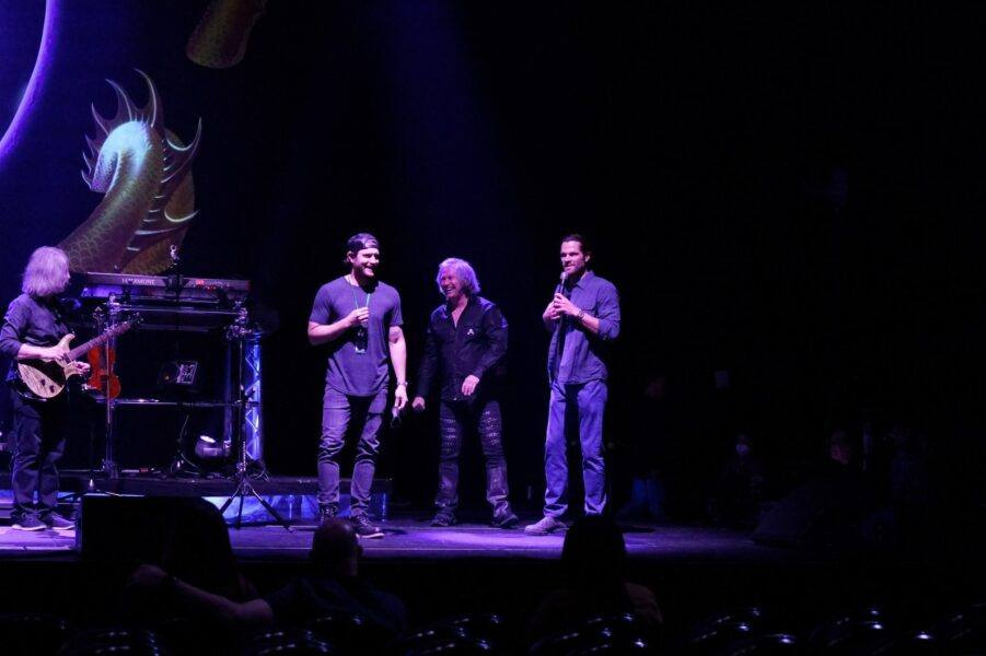 Jensen Ackles Jared Padalecki on set with Kanas concert scene for Walker 2.14. Jensen Ackles Jared Padalecki on set with Kanas concert scene for Walker 2.14.